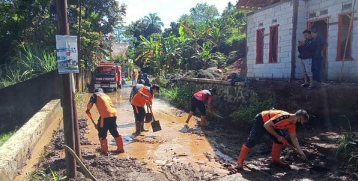 Banjir Dan Longsor Kepung Kota Sukabumi - Onediginews.com