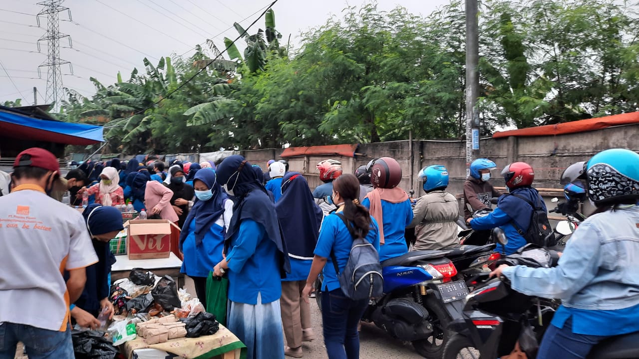 Pabrik Sepatu Ternama Di Karawang Diduga Langgar PPKM Darurat, Satgas ...