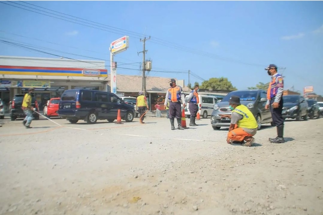 Pemkab Gandeng 15 Perusahaan Perbaiki Akses Jalan Interchange Karawang ...