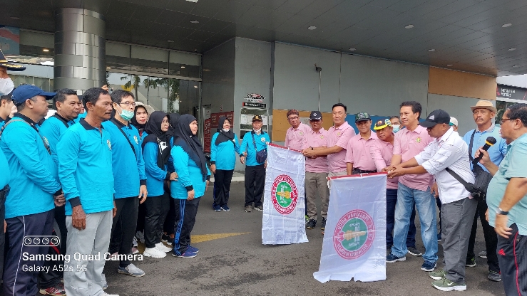 Meriahkan Hut Pgri Ke 77 Ribuan Guru Telukjambe Timur Dan Barat Ikuti