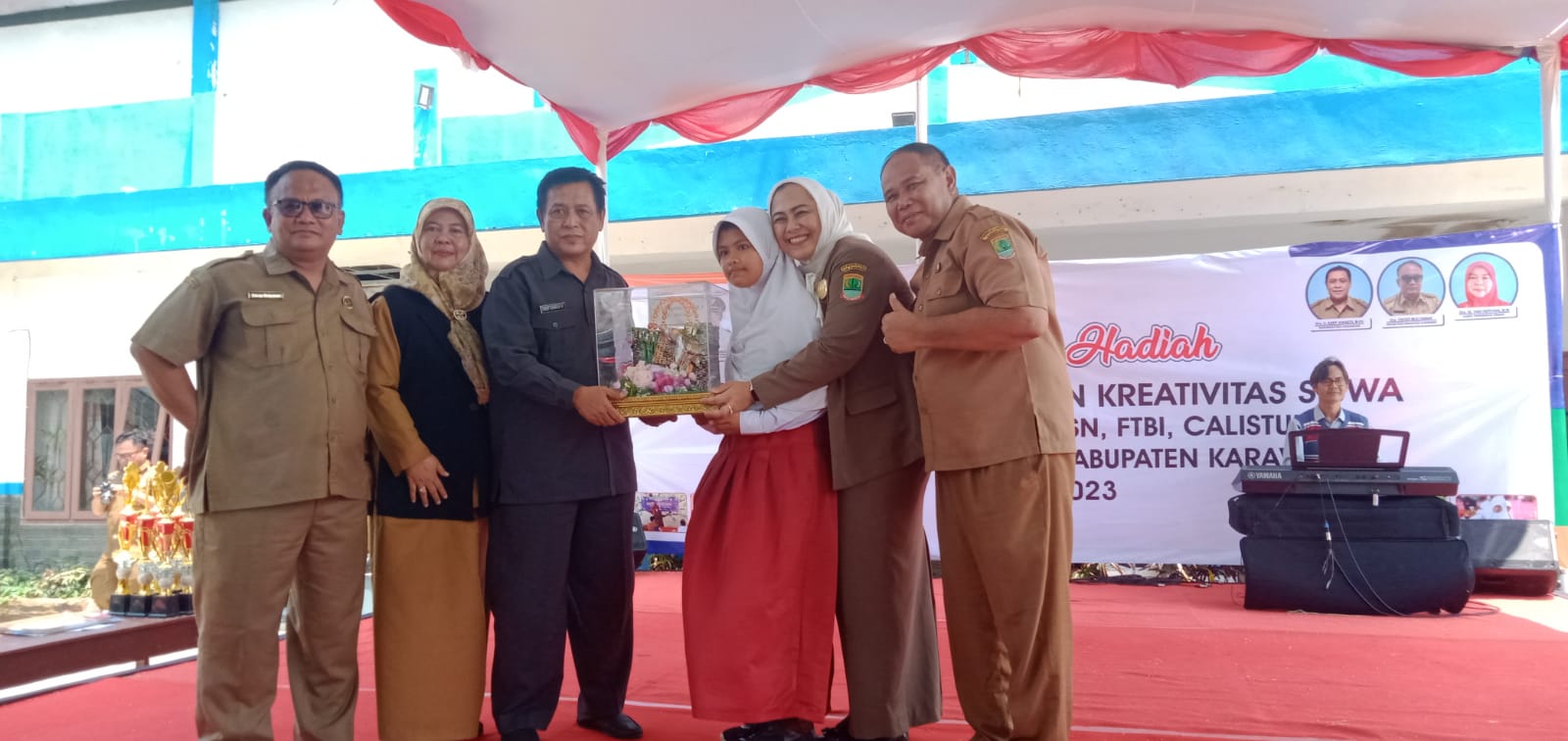 Hadiah Jutaan Rupiah Diserahkan Langsung Bupati Dan Kadisdikpora Bagi ...