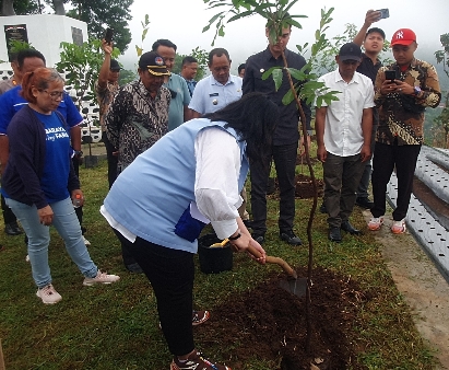 Anggota DPR RI Komisi I Farah Puteri Nahlia Tanam Bibit Pohon Sebagai Bentuk Kepedulian Lingkungan