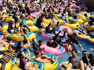 Liburan Akhir Tahun, Transera Waterpark Diserbu Lebih Dari 2.000 Pengunjung Per Hari