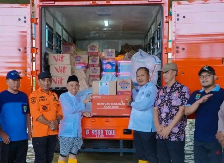 Curah Hujan Tinggi Picu Banjir, Wabup Karawang Kunjungi Warga dan Ponpes Terdampak