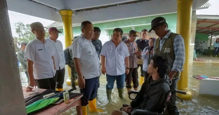 Pastikan Keselamatan Warga, Wabup Karawang Pantau Langsung Lokasi Banjir