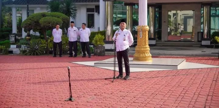 Asda III Pimpin Apel Terakhir Sebelum Cuti Bersama Lebaran di Karawang