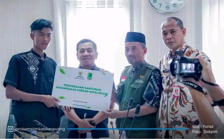 Wujud Kepedulian, Bupati Aep Syaepuloh Santuni Keluarga Korban Lakalantas Asal Rengasdengklok