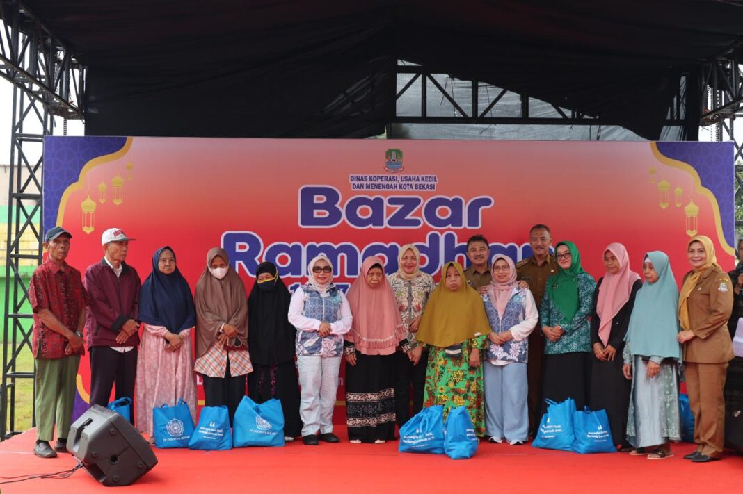 Aksi Wawali Harris Bobihoe Borong Takjil UMKM, Dorong Pertumbuhan Ekonomi Kerakyatan di Bekasi