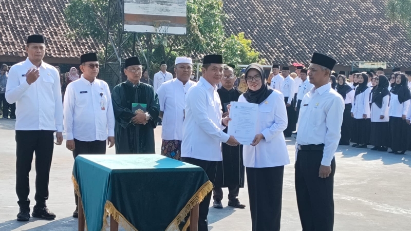 Bupati Aep Lantik 353 Kepala Sekolah SD dan SMP di Karawang, Tekankan Integritas dan Amanah Jabatan