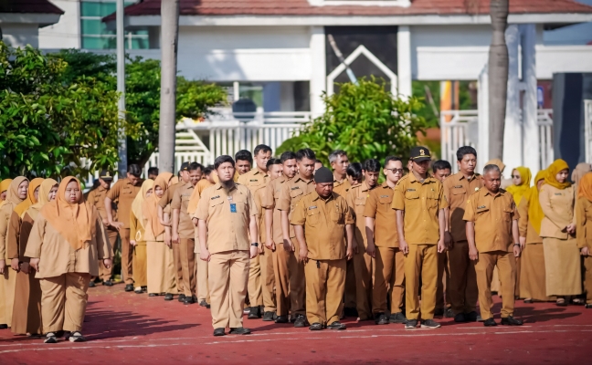 Wakil Bupati Karawang Pimpin Apel Pagi, Tekankan Efisiensi Energi dan Evaluasi WFH