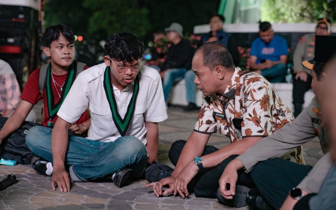 Sekda Asep Aang Rahmatullah Terima Aksi Mahasiswa Cipayung di Karawang Secara Humanis
