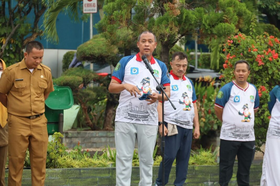 Evaluasi Absensi Apel: Wali Kota Bekasi Cek Langsung Kendala Aplikasi Presensi Pegawai.