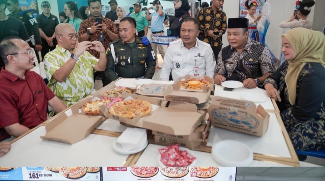 Domino’s Pizza Buka Gerai Ketiga di Karawang, Wabup Maslani Sambut Positif Investasi Baru