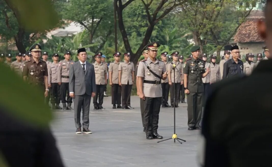 Peringati HUT Bhayangkara ke-80, Forkopimda Karawang Gelar Ziarah dan Tabur Bunga di TMP Pancawati