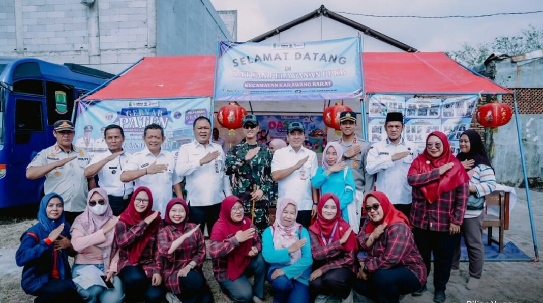 Bupati Aep Tinjau Gebyar PATEN Karawang Barat, Serahkan Bansos dan Resmikan Program Pembangunan