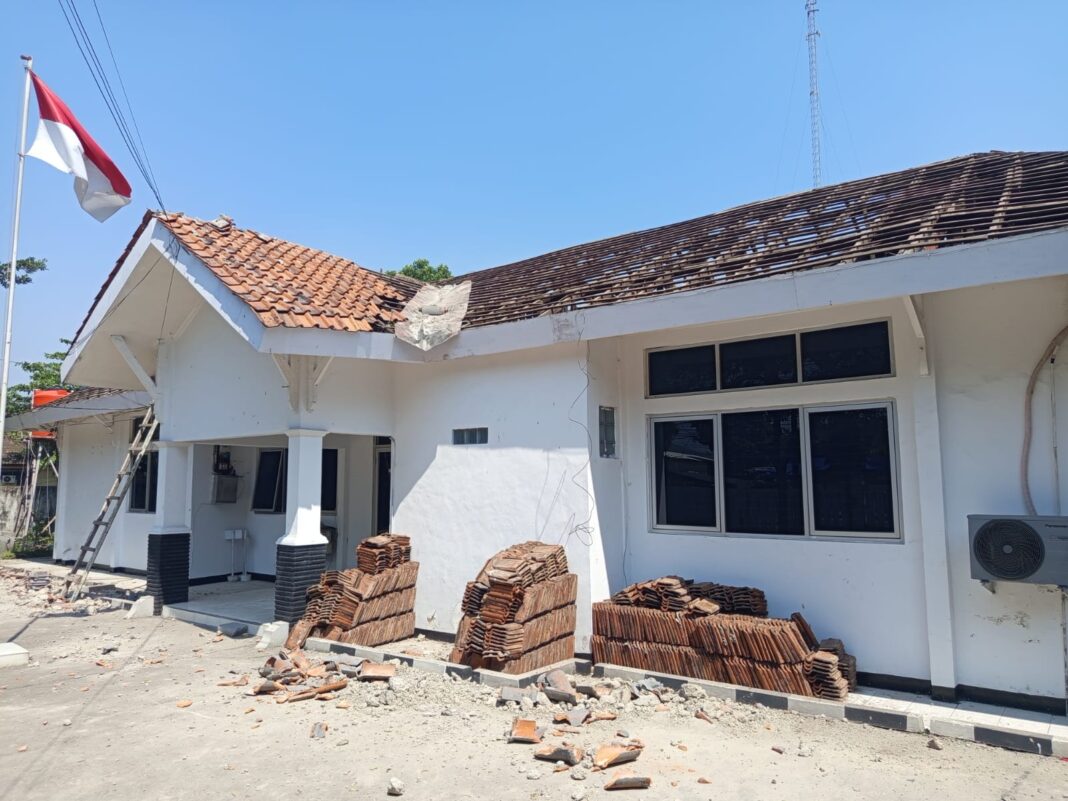 Misteri Logo Karang Taruna di Proyek Bangunan Gedung DPMD Karawang, Tatang Obet: Diduga Ada Bagi-Bagi Paket Pekerjaan!