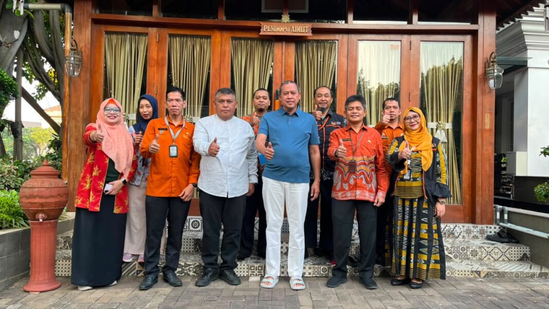 Wali Kota Bekasi Jalani Pendataan Ekonomi BPS, Ajak Masyarakat Dukung Statistik Berkualitas.