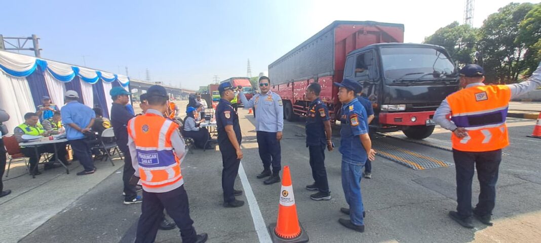 Dishub Bekasi dan Jasa Marga Gelar Operasi Gabungan ODOL di Tol Jakarta-Cikampek
