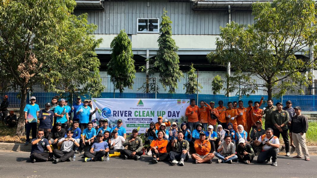 Industri Hyundai Bersihkan Kali Cikadu, Tanam Pohon untuk Jaga Lingkungan