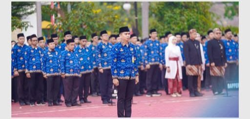 Sekda Karawang Pimpin Upacara HUT ke-81 Kemerdekaan RI di Plaza Pemda