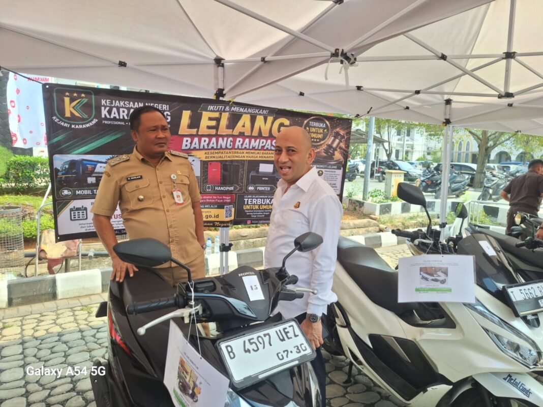 Transparan dan Murah, Kejari Karawang Buka Lelang Rampasan Negara untuk Umum, Wabup Maslani Ikut Berburu Incar Bus untuk Warga