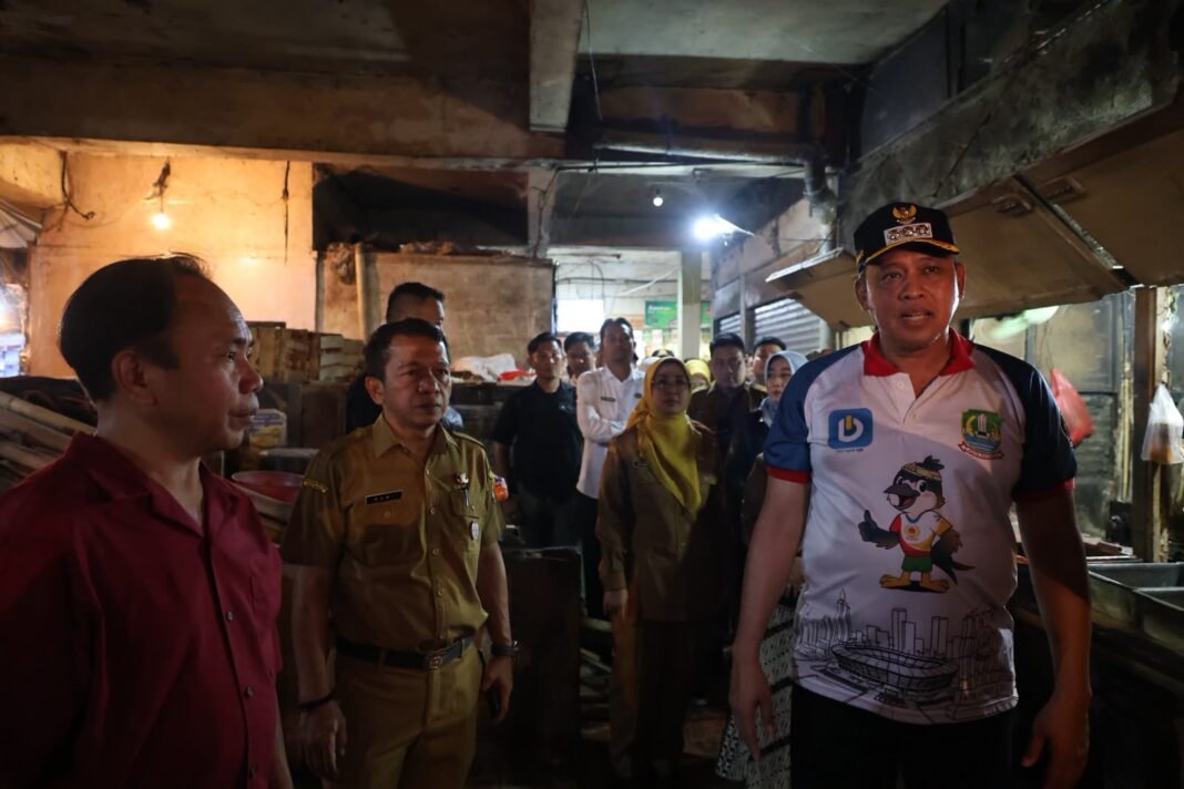 Wali Kota Bekasi Benahi Pasar Baru, Kabel Semrawut dan Lapak Basement Jadi Perhatian
