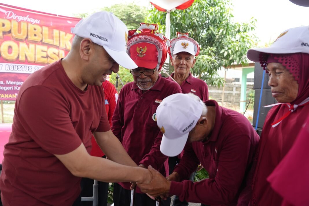Kejari Karawang Gelar Bakti Sosial HUT RI KE-81 Bersama 75 Lansia