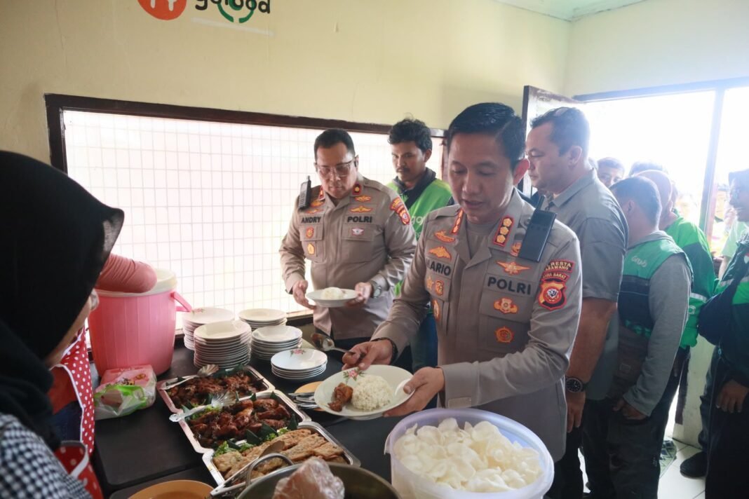 Kapolresta Karawang Resmikan Warung Ojol, Sediakan 100 Porsi Makanan Gratis