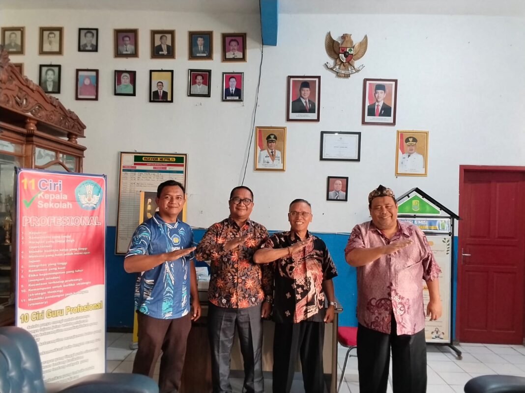 GOKAR dan SMPN 1 Karawang Timur Jajaki Kerja Sama CSR Sahabat Pelajar