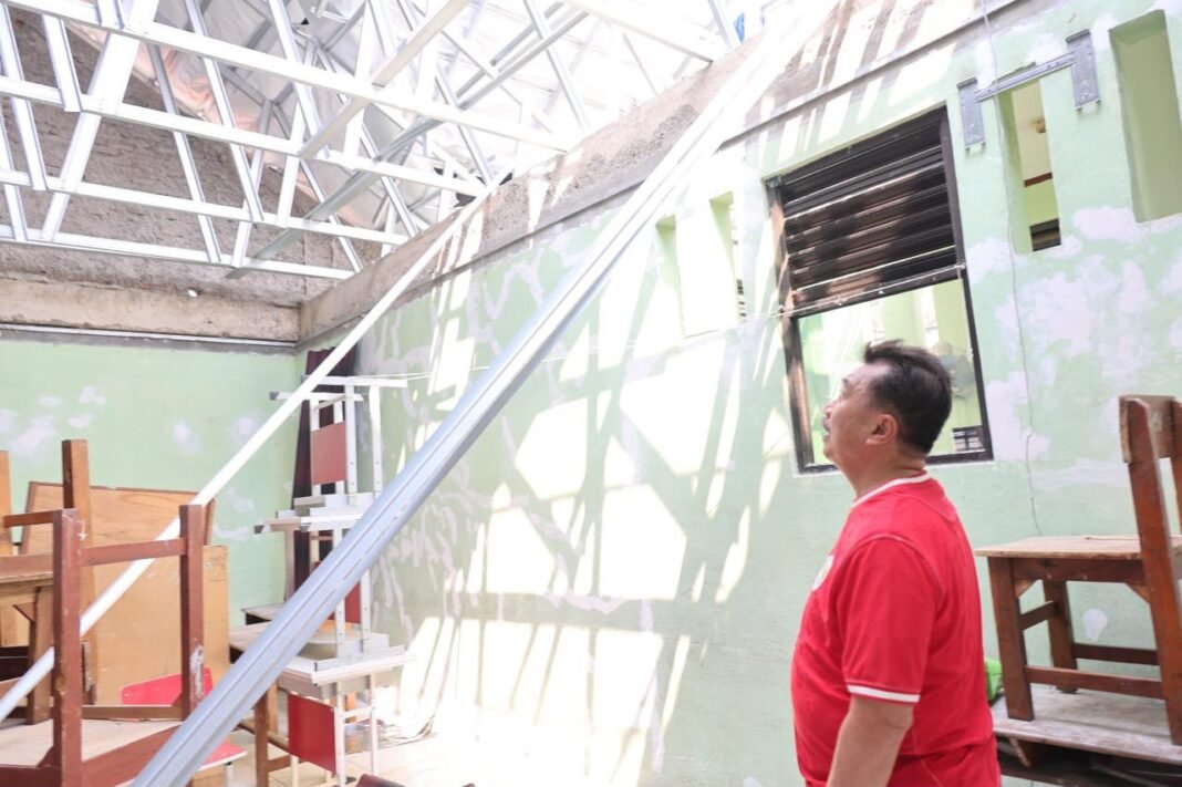 Wawali Harris Bobihoe Tinjau Perbaikan Ruang Kelas SDN 05 Bojong Menteng