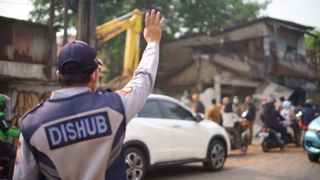 Pemerintah Kota Bekasi Tertibkan Bangunan Liar di Jalan Hankam Jatirahayu Kecamatan Pondok Melati