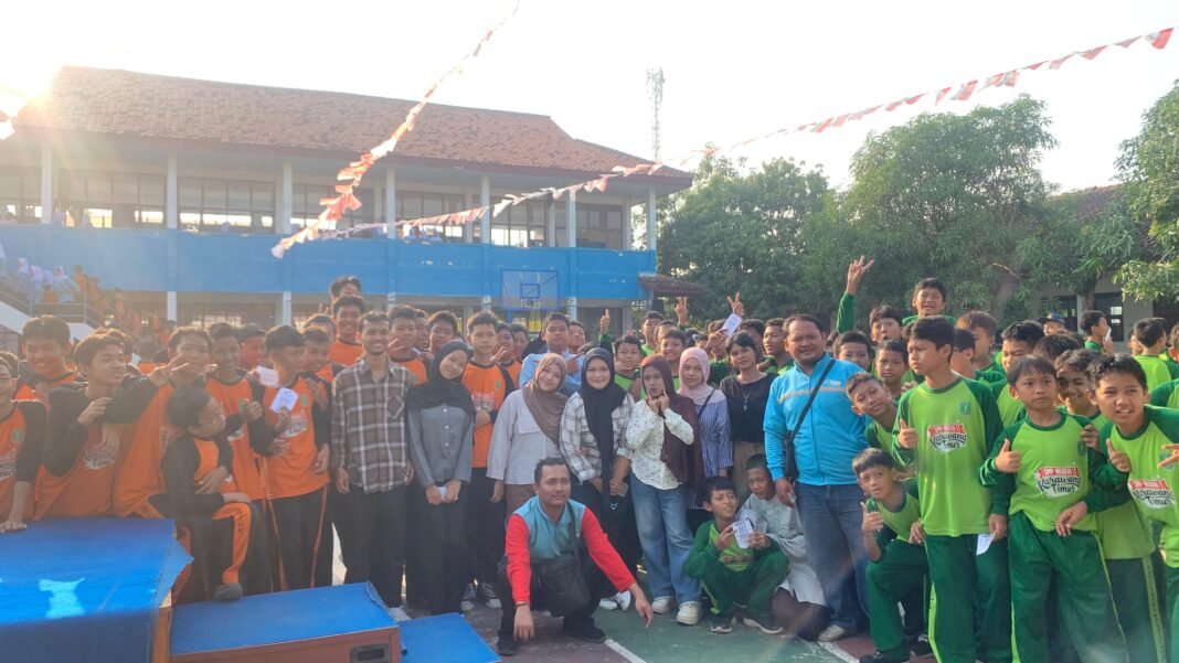 GOKAR Peduli Sekolah Sambangi SMPN 1 Karawang Timur, Edukasi Transportasi Digital untuk Pelajar