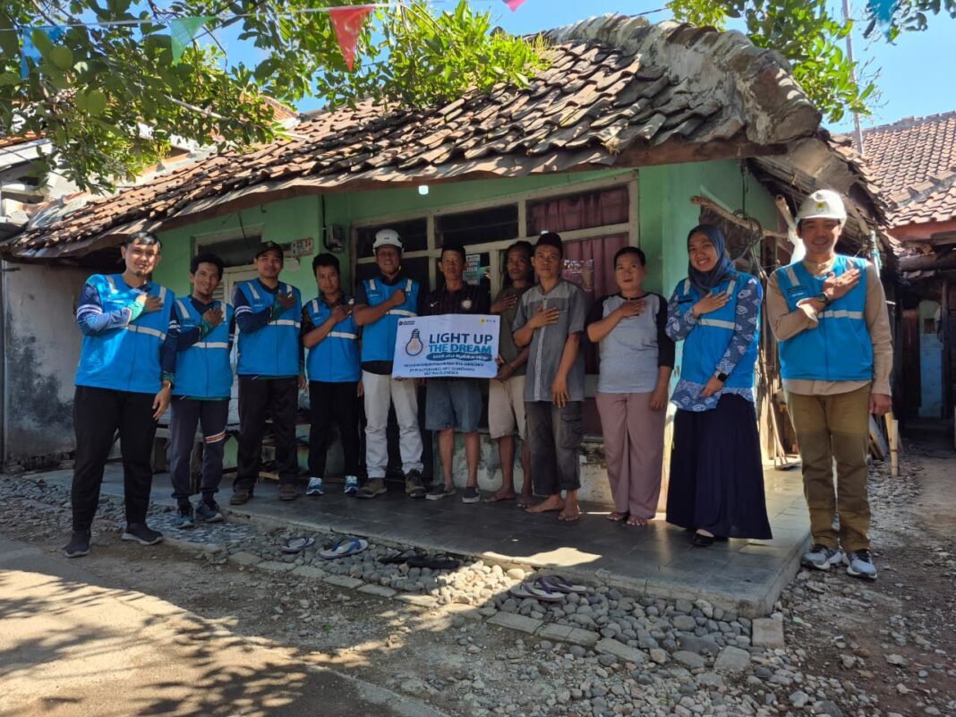 Hadirkan Listrik Sebagai Energi Kehidupan, PLN Sumedang Salurkan Sambungan Listrik Gratis Light Up The Dream di Kabupaten Majalengka