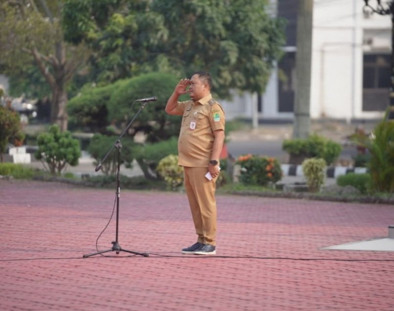 Apel Pagi Setda Karawang Diwarnai Perpisahan Kabag Tapem Eli Laeli Komala Jelang Purna Tugas