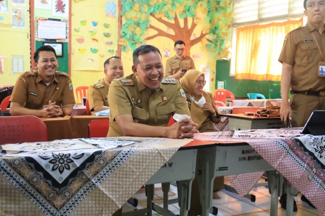 Dampak Erupsi Anak Krakatau, Wali Kota Bekasi Tinjau Langsung Pelaksanaan PJJ di SMPN 14 dan SDN 6 Bintara