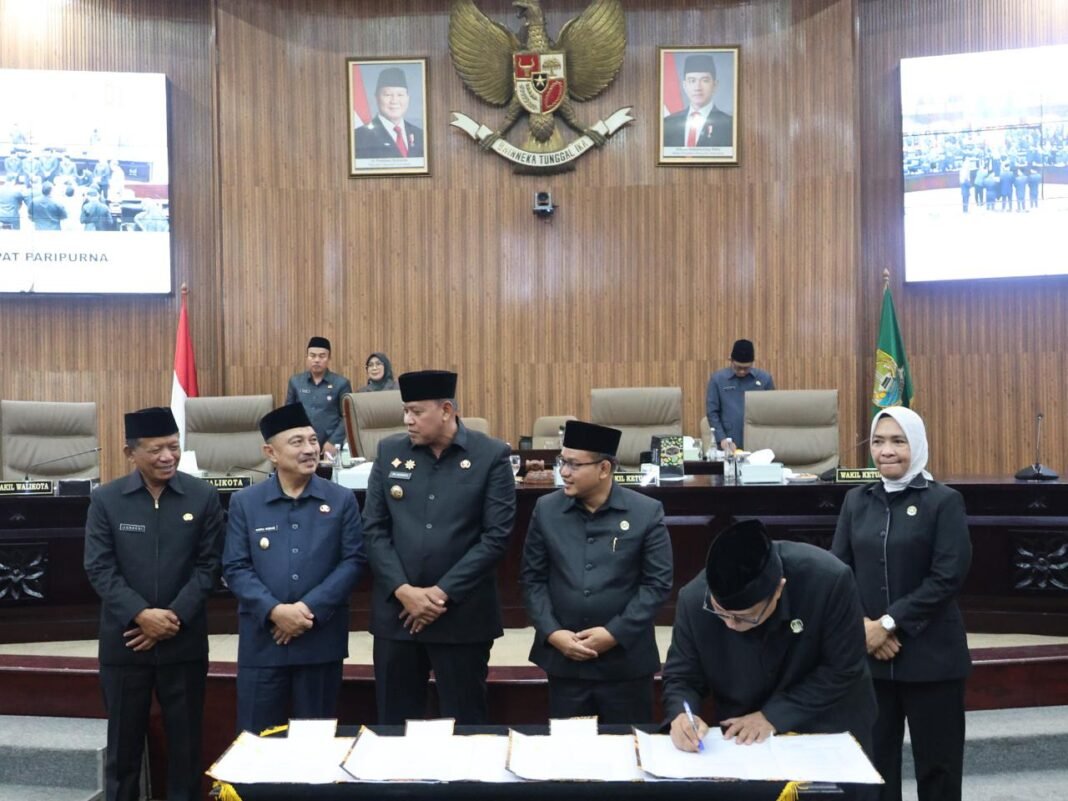 Pemkot Bekasi Dan DPRD Tandatangani Perubahan KUA-PPAS