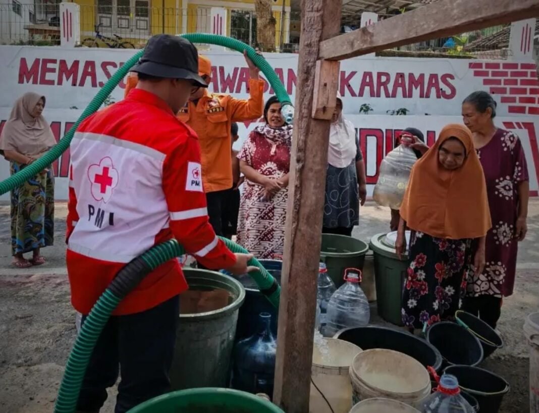 Atasi Krisis Kemarau, PMI Sumedang Salurkan 500 Ribu Liter Air Bersih di 8 Kecamatan
