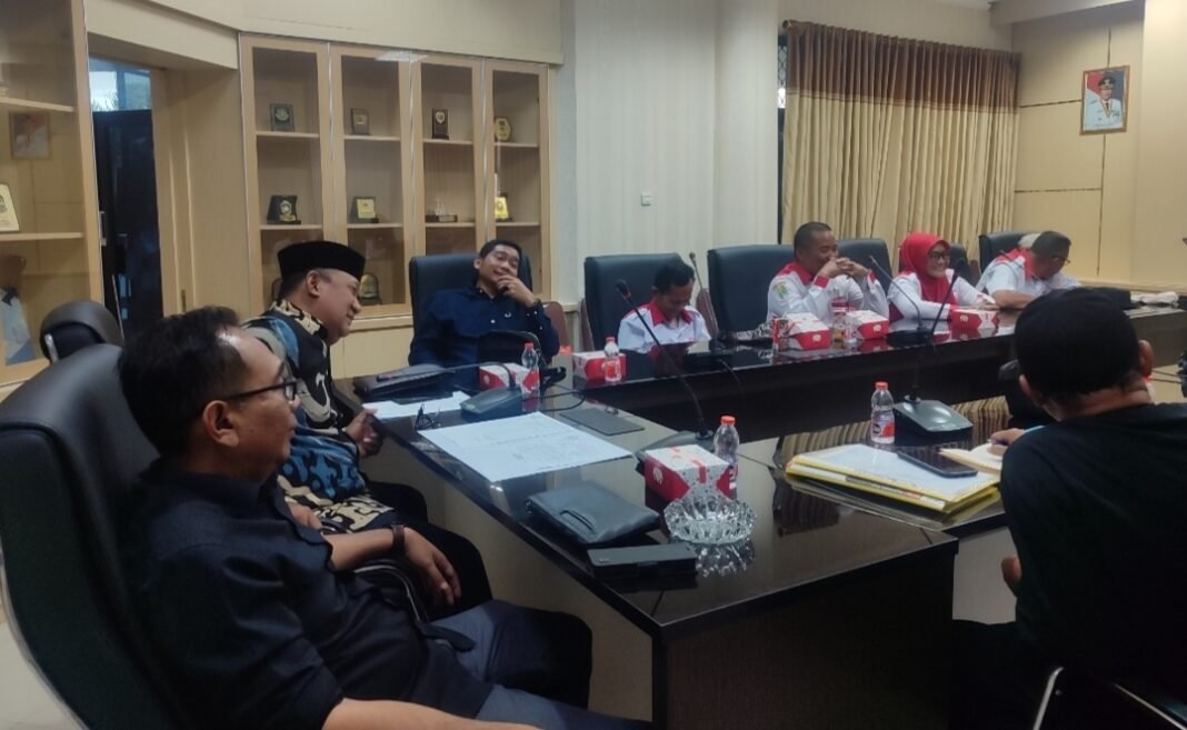 Abpednas Sampaikan Tiga Aspirasi, Komisi I DPRD Karawang Minta Pemdes Alokasikan Tunjangan Purnabakti BPD