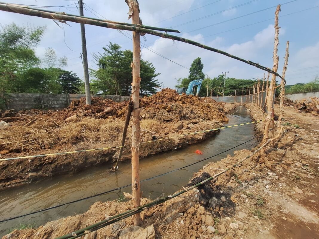 Alur Perizinan ‘Terbalik’? Memorial Garden Urug Sungai Negara Demi Perluasan Makam, Tanda Tanya Peran DPMPTSP dan BBWS???