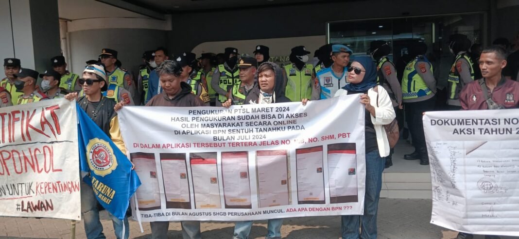 Warga Poponcol Karawang Geruduk BPN, Desak Kejelasan Sertifikat PTSL yang Mandek Dua Tahun