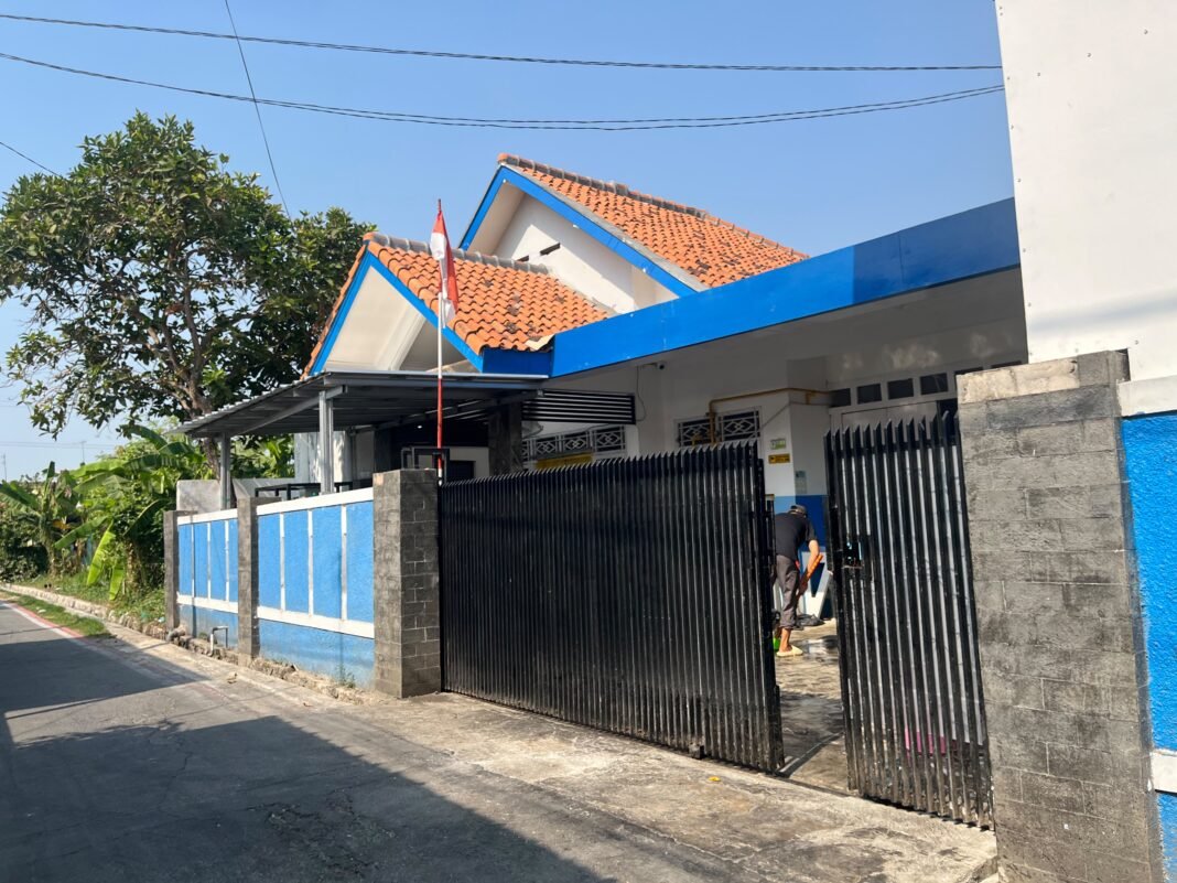 Limbah Berkerak di Saluran Got, Pengelola Sebuah SPPG di Karawang Wetan Ngotot Salahkan OB Desak Wartawan Buka Identitas Warga Pelapor