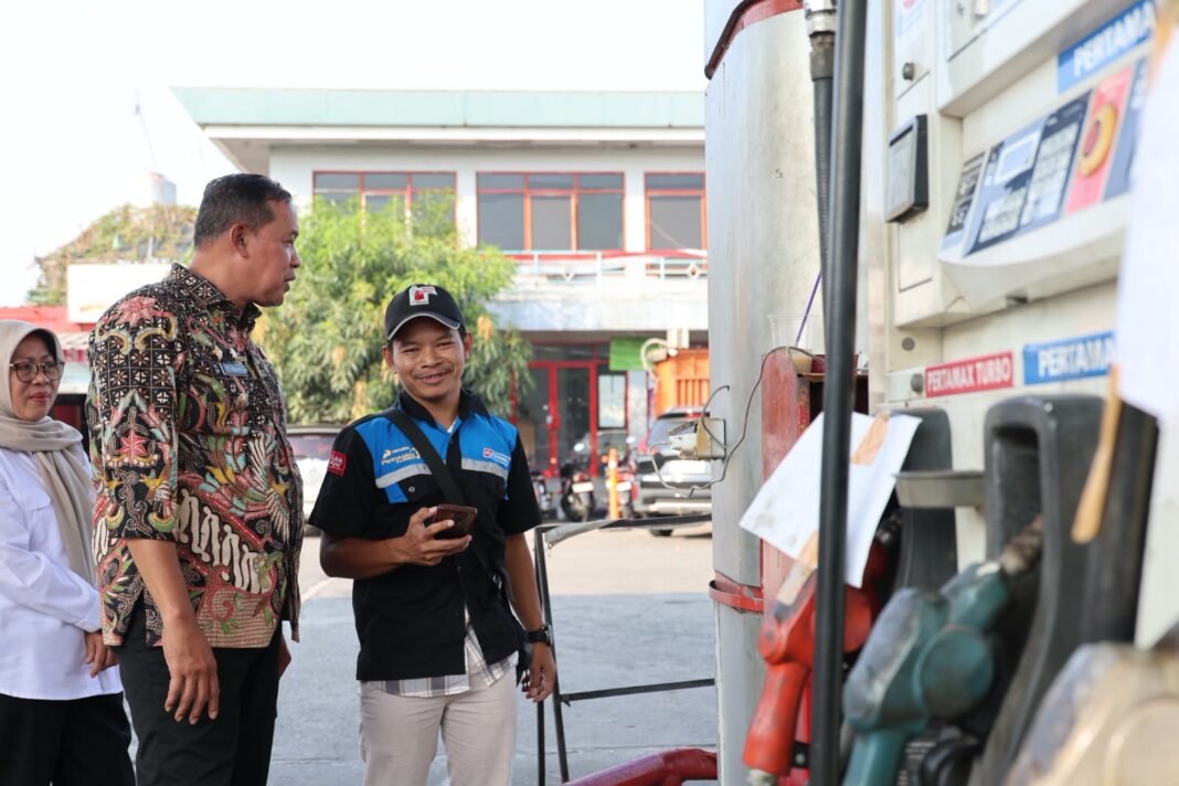 Wali Kota Bekasi Turun Langsung Pantau Stok BBM, Sampaikan Pasokan BBM Memadai Dan Untuk Tidak Panic Buying
