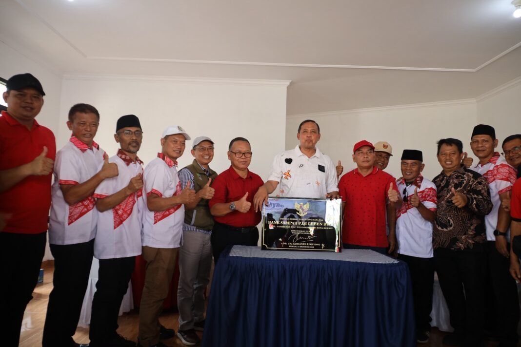 Resmikan Kantor Bank Sampah PJM Green, Wali Kota Bekasi Dorong Gerakan Pengelolaan Sampah Berbasis RW.