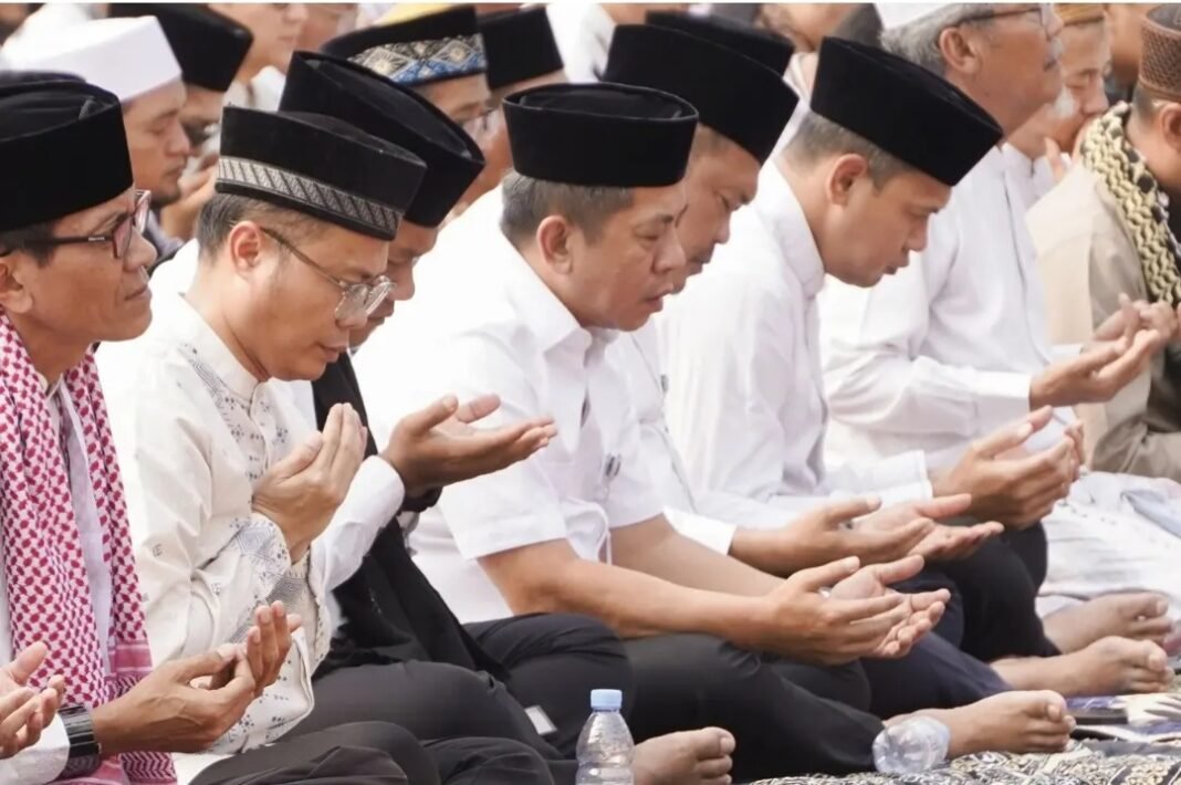 Bupati Aep Pimpin Shalat Istisqa di Plaza Pemda Karawang, Ikhtiar Hadapi Kemarau Panjang
