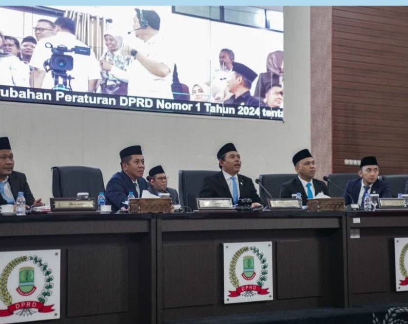 Paripurna DPRD Karawang Tetapkan Perubahan APBD 2026, Bupati Aep Apresiasi Kinerja Banggar dan TAPD